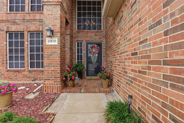 2810 Hammond Drive, Grand Prairie, TX 75052