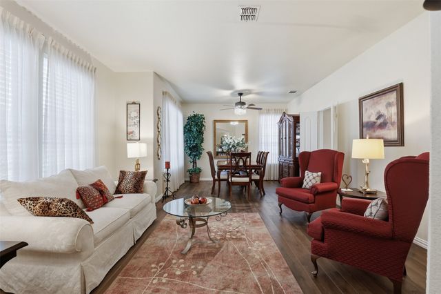 2810 Hammond Drive, Grand Prairie, TX 75052