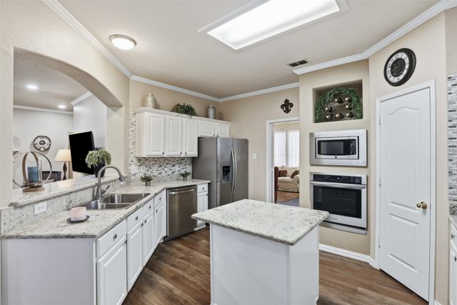 2810 Hammond Drive, Grand Prairie, TX 75052