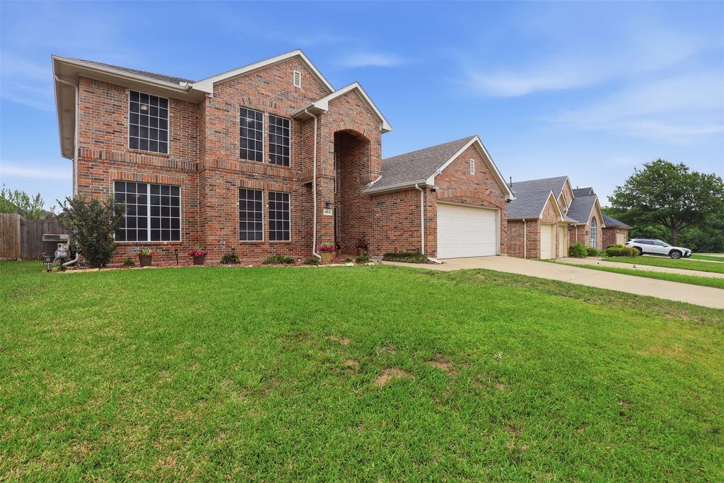 2810 Hammond Drive, Grand Prairie, TX 75052