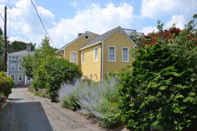 4 Goodwins Court 1, Marblehead, MA 01945