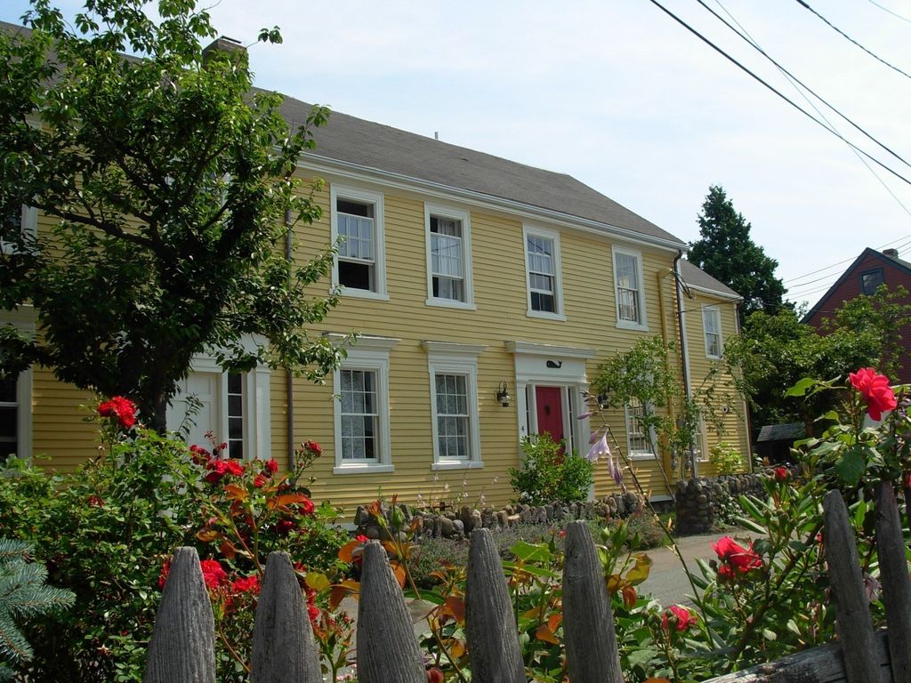 4 Goodwins Court 1, Marblehead, MA 01945