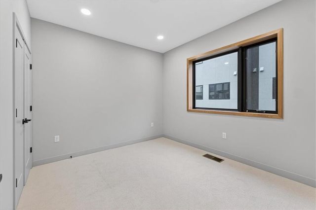 533 E 19th Street, Kansas City, MO 64108