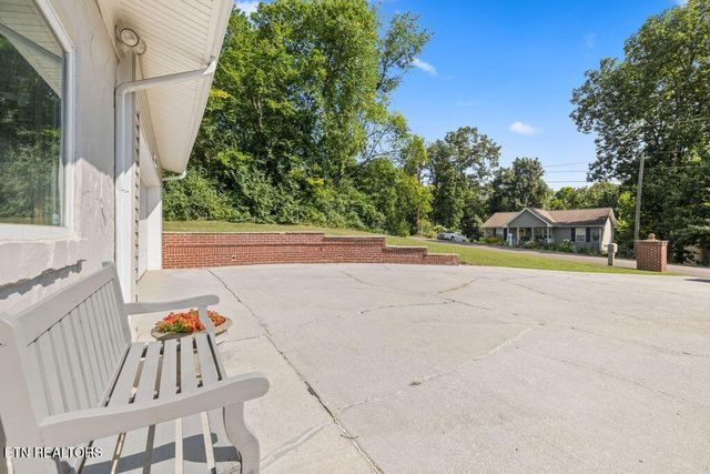 4316 NE Shangri La Drive, Knoxville, TN 37914
