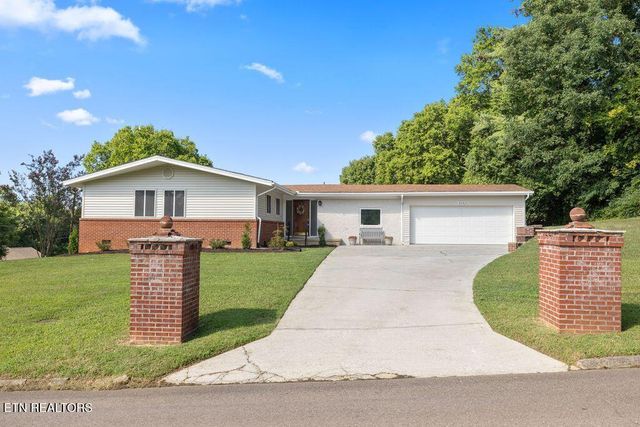 4316 NE Shangri La Drive, Knoxville, TN 37914