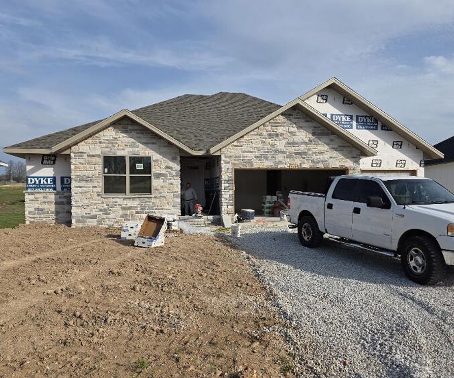 677 W Castor Loop, Nixa, MO 65714