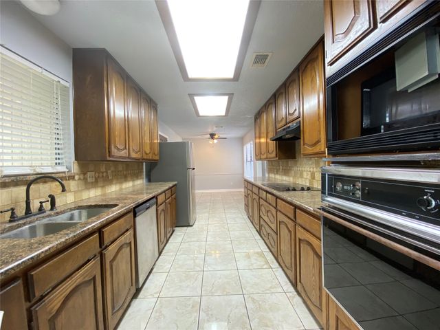 4131 Crossgate Court, Arlington, TX 76016