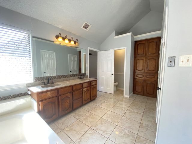 4131 Crossgate Court, Arlington, TX 76016