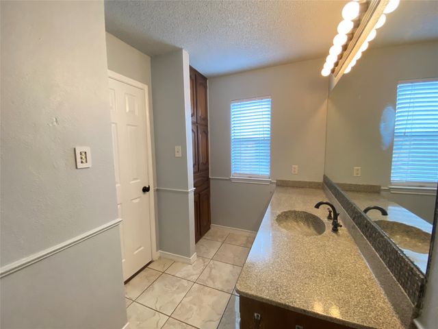 4131 Crossgate Court, Arlington, TX 76016
