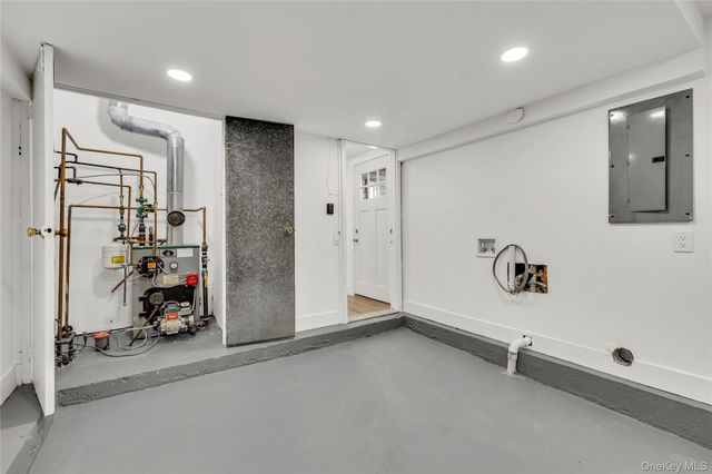 21 John Drive, Farmingville, NY 11738