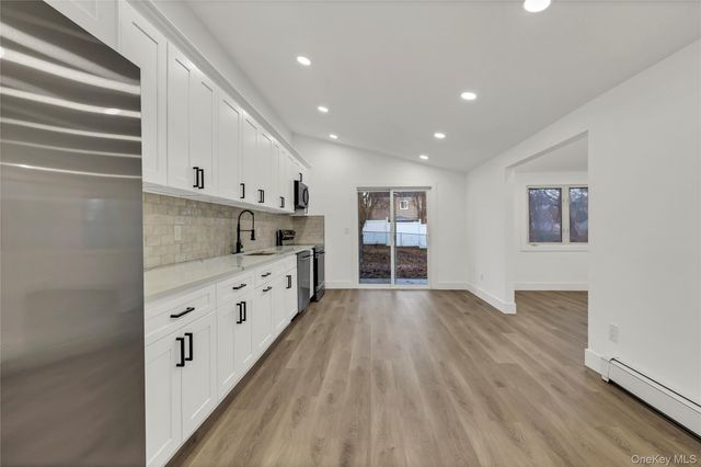 21 John Drive, Farmingville, NY 11738