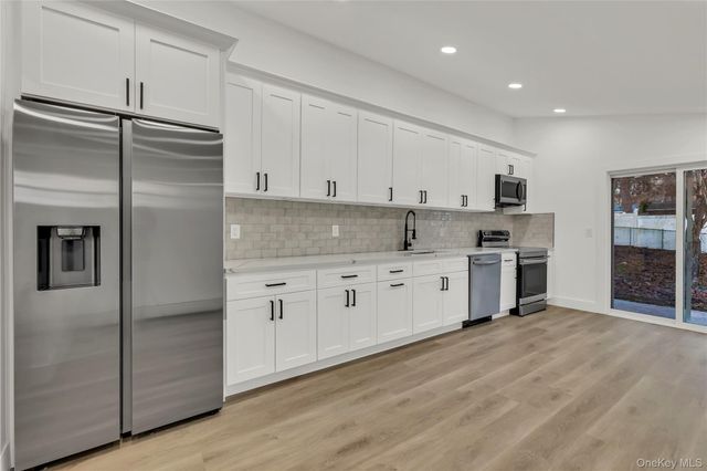 21 John Drive, Farmingville, NY 11738