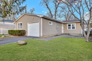 21 John Drive, Farmingville, NY 11738