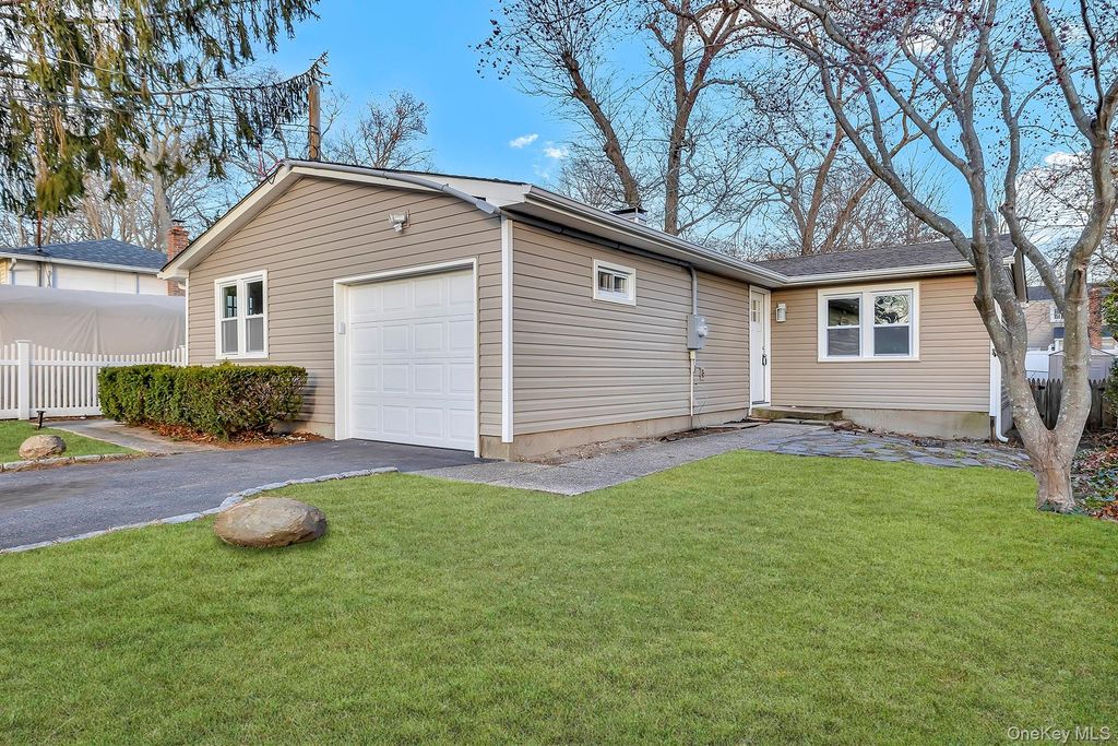 21 John Drive, Farmingville, NY 11738