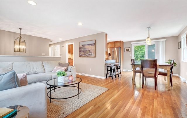 104 Hartwell Rd, Bedford, MA 01730