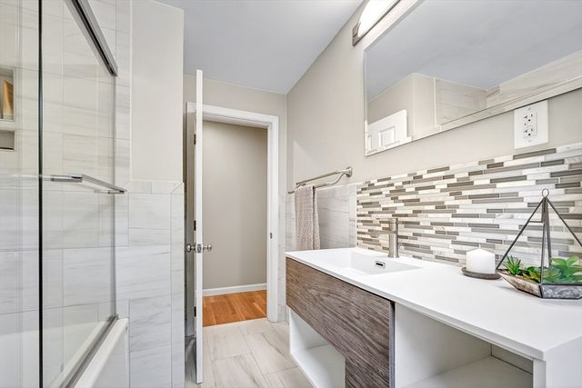 104 Hartwell Rd, Bedford, MA 01730