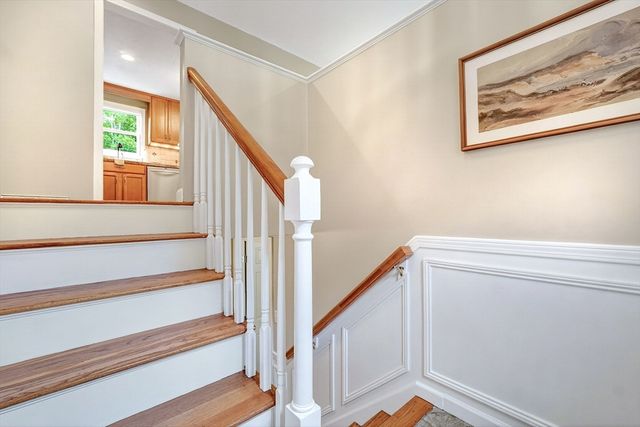104 Hartwell Rd, Bedford, MA 01730