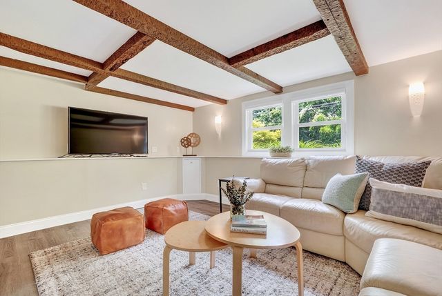 104 Hartwell Rd, Bedford, MA 01730