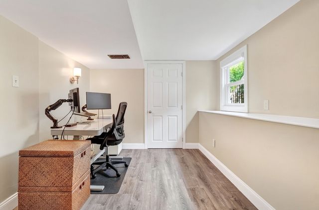 104 Hartwell Rd, Bedford, MA 01730