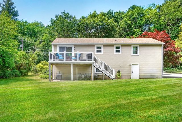 104 Hartwell Rd, Bedford, MA 01730