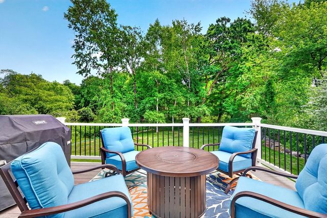 104 Hartwell Rd, Bedford, MA 01730