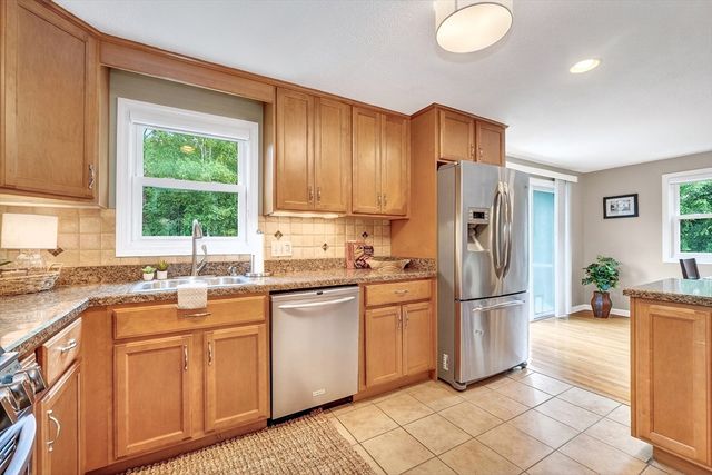 104 Hartwell Rd, Bedford, MA 01730