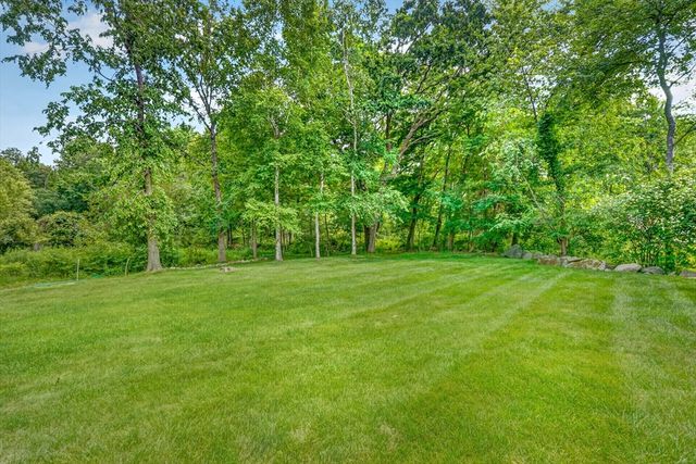 104 Hartwell Rd, Bedford, MA 01730