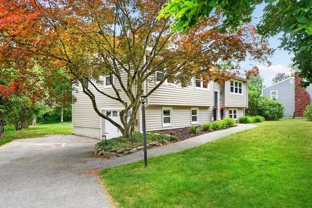 104 Hartwell Rd, Bedford, MA 01730
