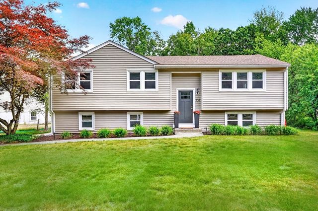 104 Hartwell Rd, Bedford, MA 01730