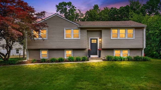 104 Hartwell Rd, Bedford, MA 01730