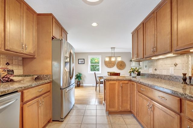 104 Hartwell Rd, Bedford, MA 01730