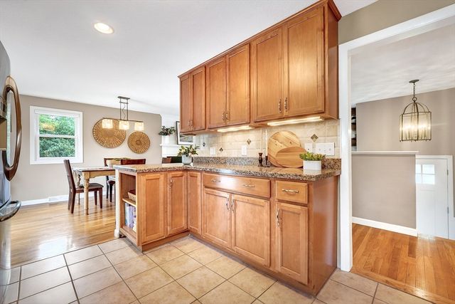 104 Hartwell Rd, Bedford, MA 01730