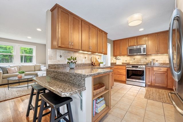 104 Hartwell Rd, Bedford, MA 01730