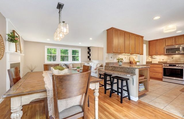 104 Hartwell Rd, Bedford, MA 01730