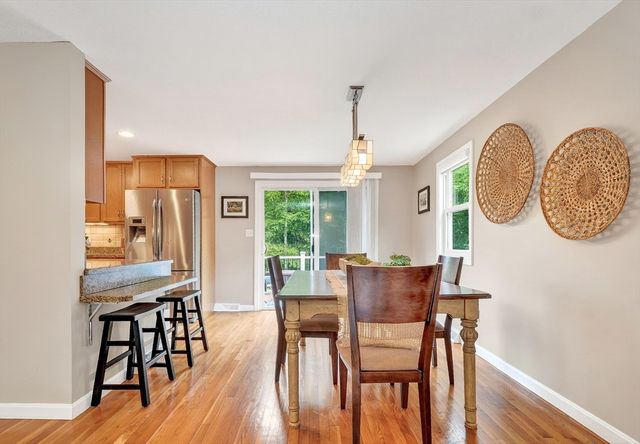 104 Hartwell Rd, Bedford, MA 01730