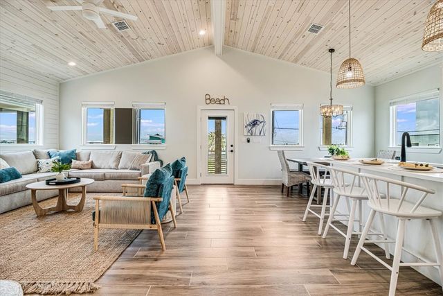 1911 Eskridge Road, Port Aransas, TX 78373