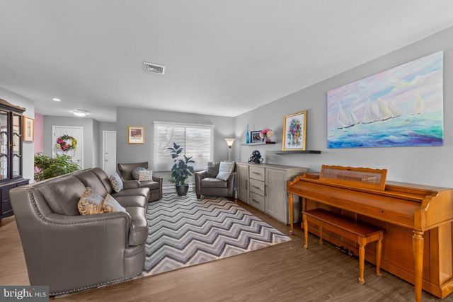 264-A GLEN RD, Monroe Township, NJ 08831