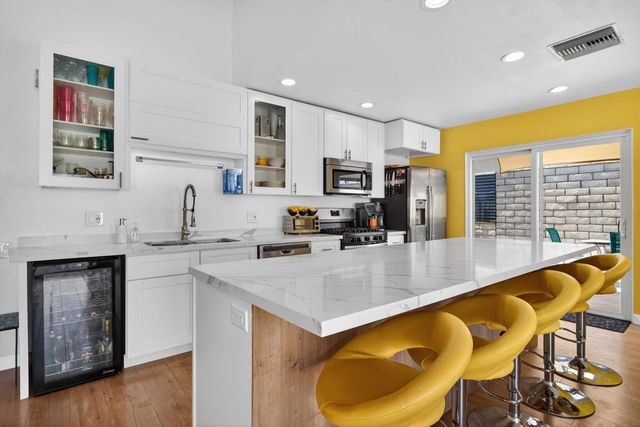 826 Arroyo Vista Drive, Palm Springs, CA 92264