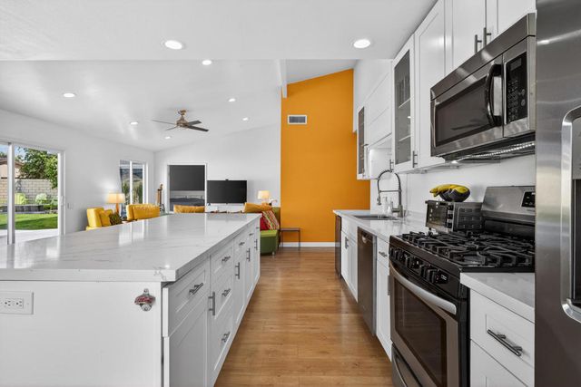 826 Arroyo Vista Drive, Palm Springs, CA 92264