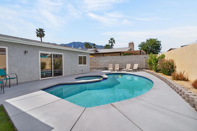 826 Arroyo Vista Drive, Palm Springs, CA 92264