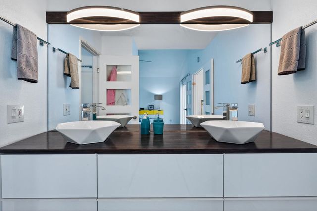 826 Arroyo Vista Drive, Palm Springs, CA 92264