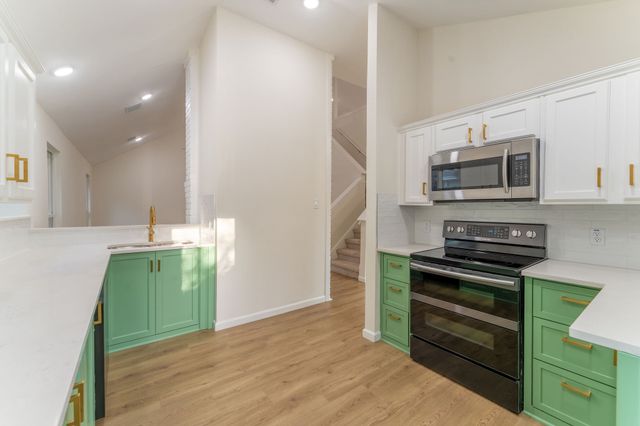 6400 Meadow Glen Drive, Arlington, TX 76018