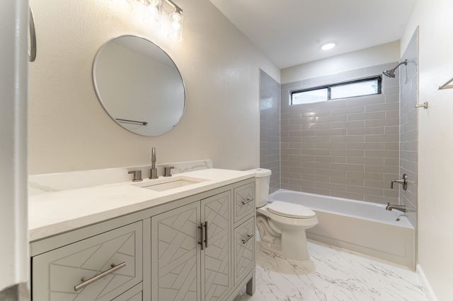 6400 Meadow Glen Drive, Arlington, TX 76018