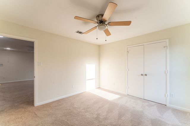 6400 Meadow Glen Drive, Arlington, TX 76018