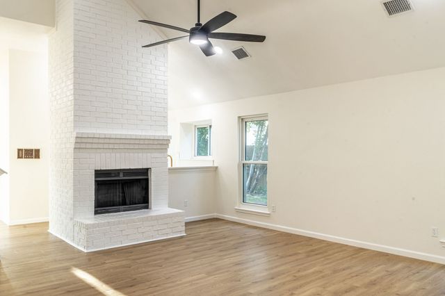 6400 Meadow Glen Drive, Arlington, TX 76018