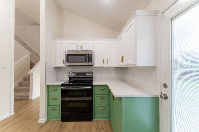 6400 Meadow Glen Drive, Arlington, TX 76018