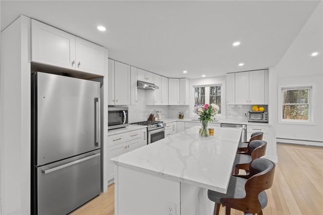 9 Country Parkway, North Providence, RI 02911