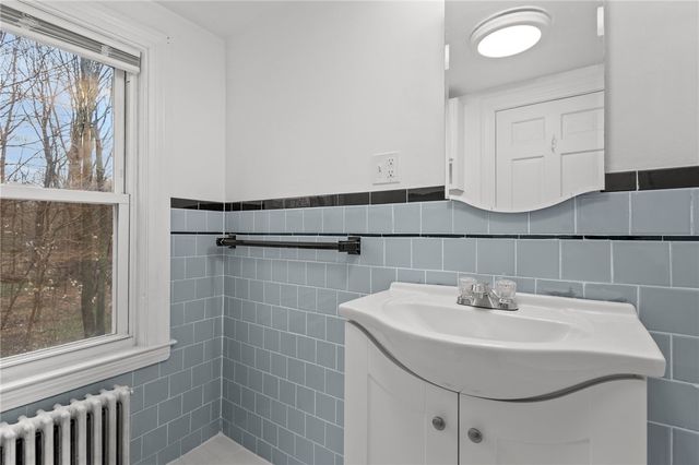 9 Country Parkway, North Providence, RI 02911