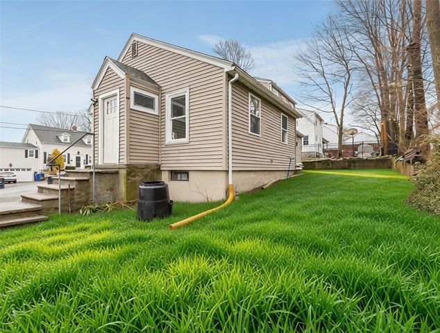 9 Country Parkway, North Providence, RI 02911