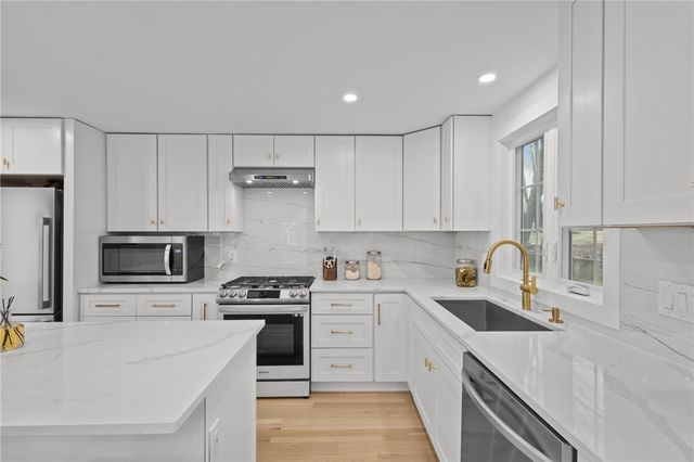 9 Country Parkway, North Providence, RI 02911